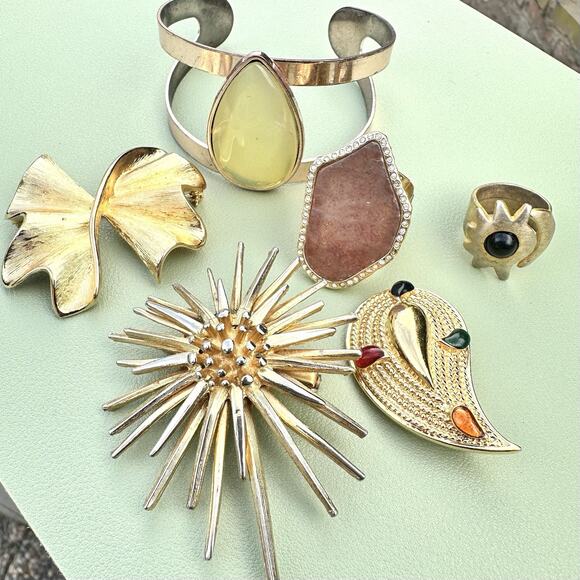 Bold Gold Vintage Jewelry Bundle Ring Brooch Statement Cuff 80s 90s Curated Lot - Picture 1 of 9